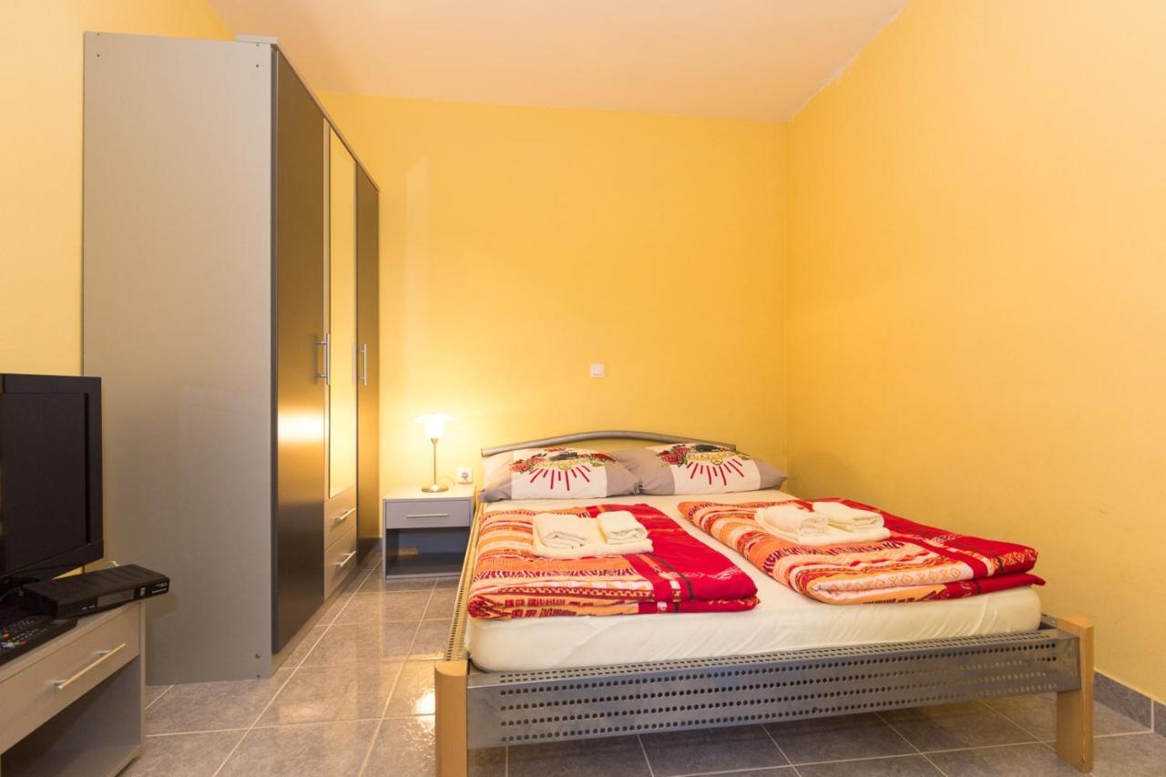 Vila Milano Apartman Kornić Kültér fotó